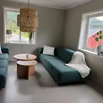 Nesvika 5 Bedroom Home, Only 25 Min From 別荘 ベルゲン