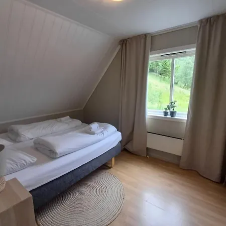 Nesvika 5 Bedroom Home, Only 25 Min From Dom wakacyjny *
