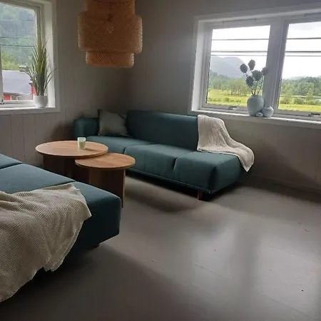 Prázdninový dům Nesvika 5 Bedroom Home, Only 25 Min From Bergen