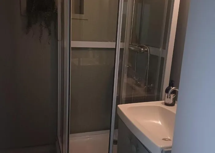 펜션 Nesvika 5 Bedroom Home, Only 25 Min From *