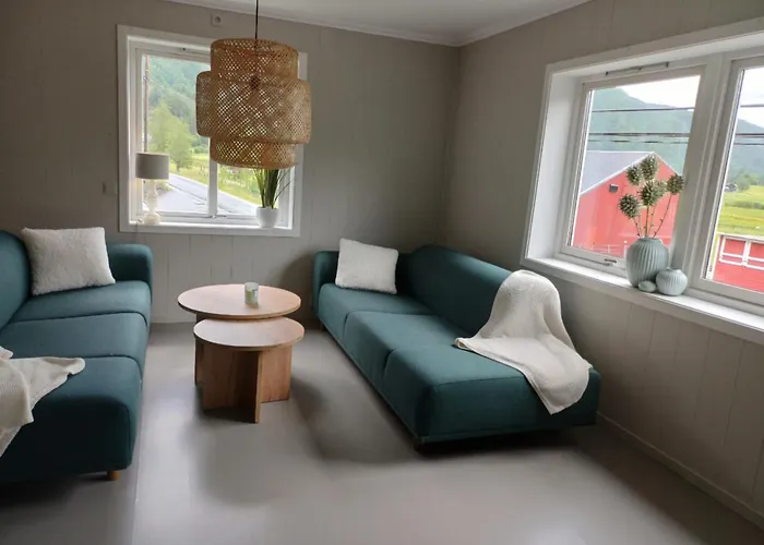Nesvika 5 Bedroom Home, Only 25 Min From 펜션 베르겐