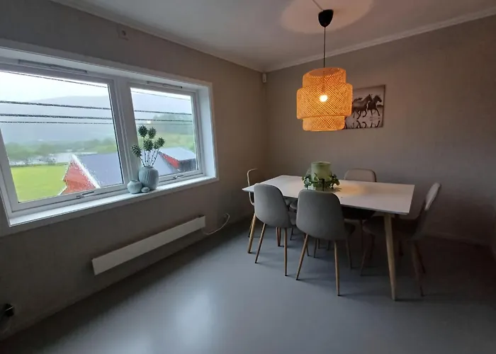 Ferienhaus Nesvika 5 Bedroom Home, Only 25 Min From Bergen