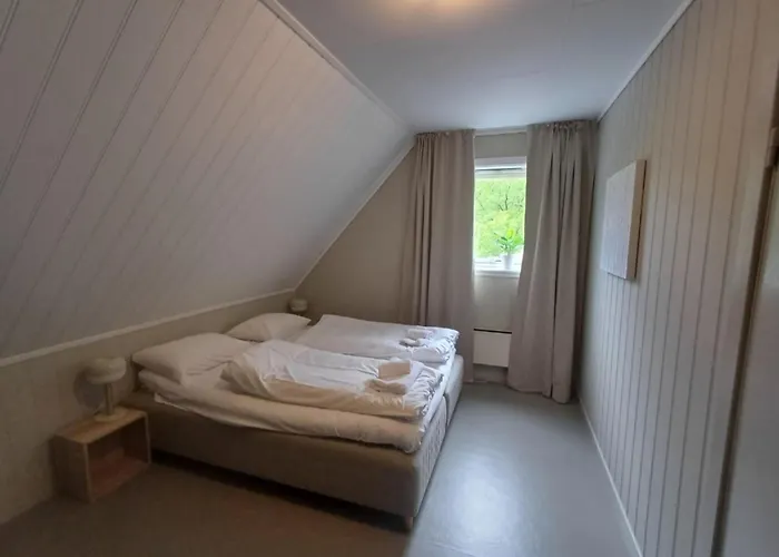 펜션 Nesvika 5 Bedroom Home, Only 25 Min From *