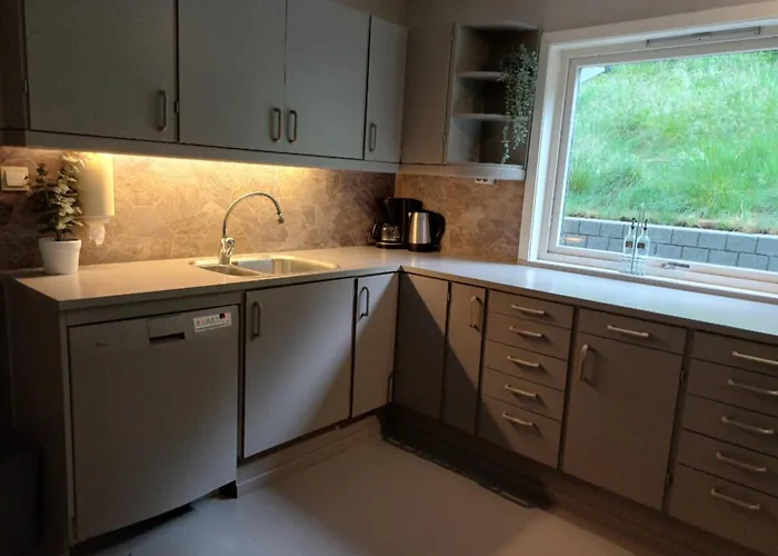 Nesvika 5 Bedroom Home, Only 25 Min From Bergen