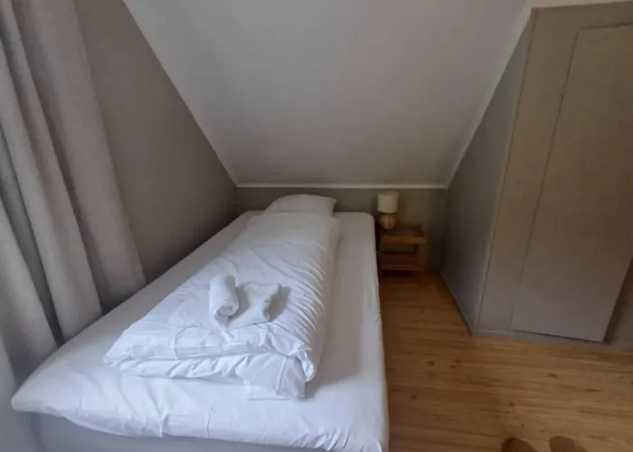 Nesvika 5 Bedroom Home, Only 25 Min From Bergen