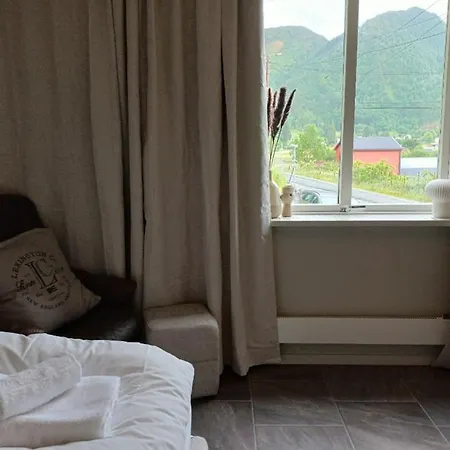 Nesvika 5 Bedroom Home, Only 25 Min From Casa vacanze Bergen